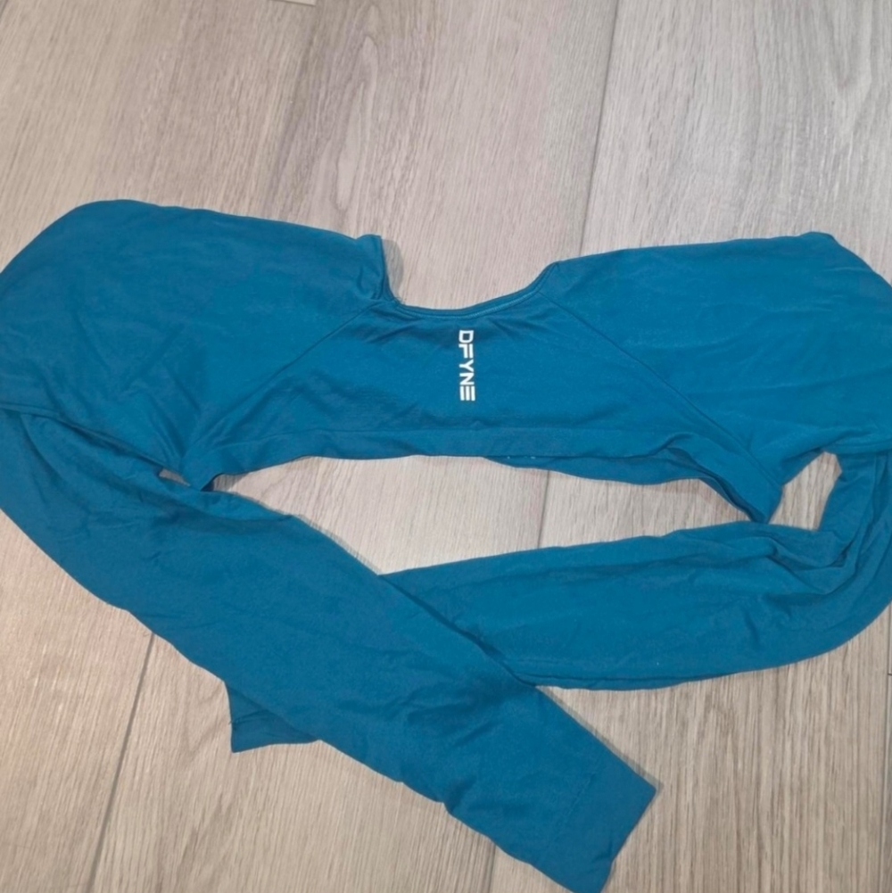 Dfyne Defy Long Sleeve Shrug In Lagoon